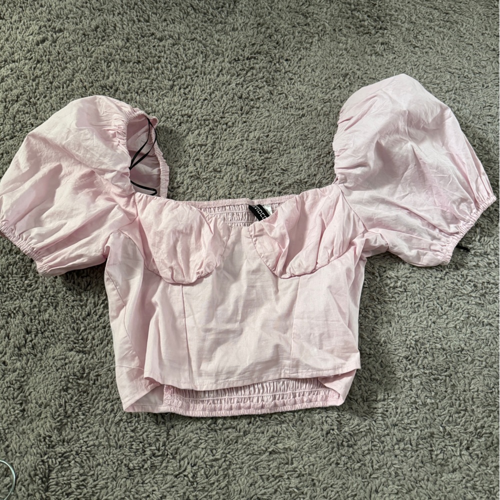 pink puff sleeve crop top